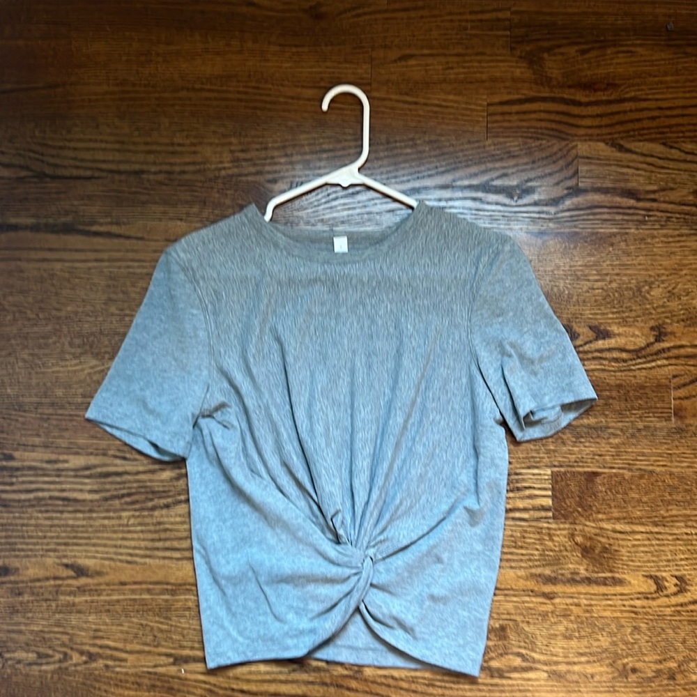 Grey Lululemon cropped tie Shirt, size 2